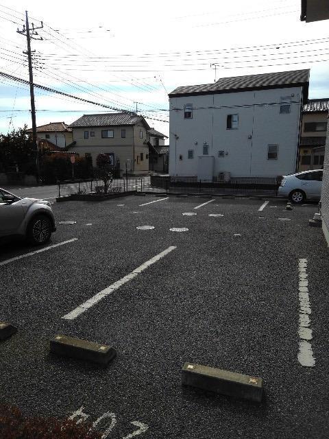 リッソ・ブレーヌ（104） 駐車場