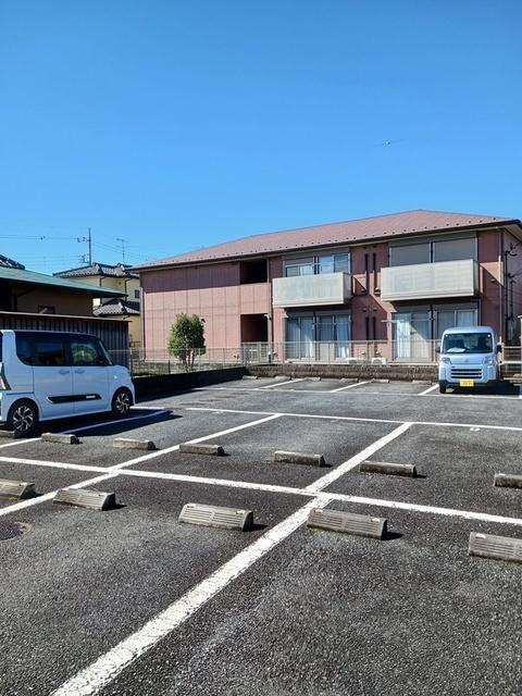 コンフォート熊谷（201） 駐車場