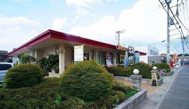 ガスト 日高店：270m