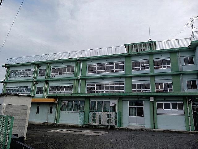 南河原小学校：700m