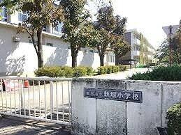 新堀小学校：37m