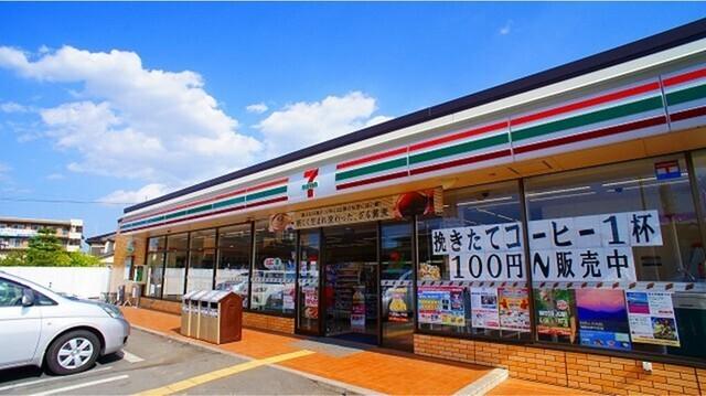 セブンイレブン　つきのわ駅前店：1000m