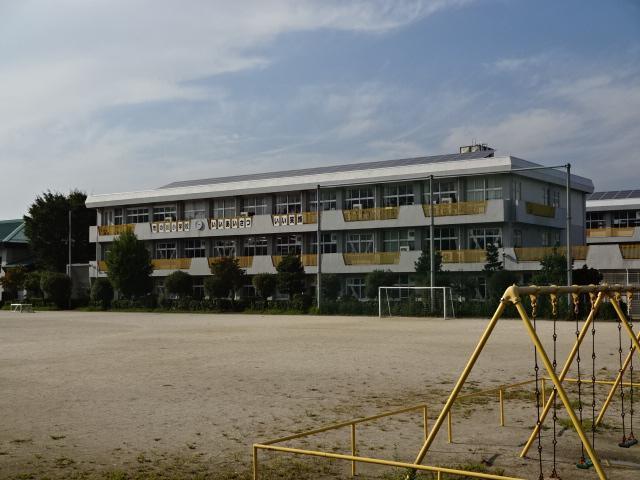 東松山市立市の川小学校：812m