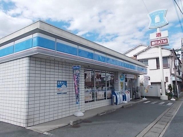 ローソン東松山箭弓町店：240m