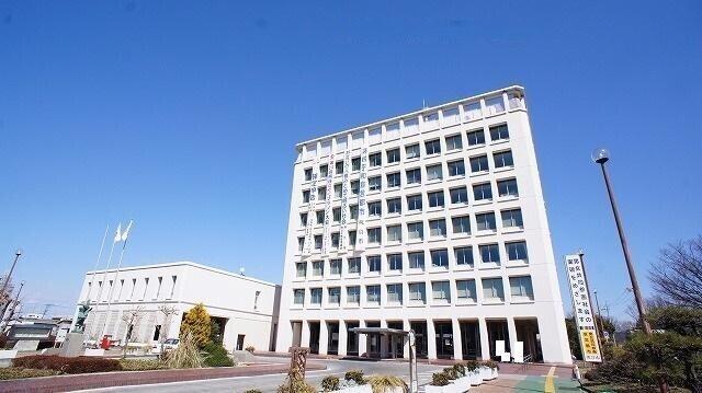 熊谷市役所：950m