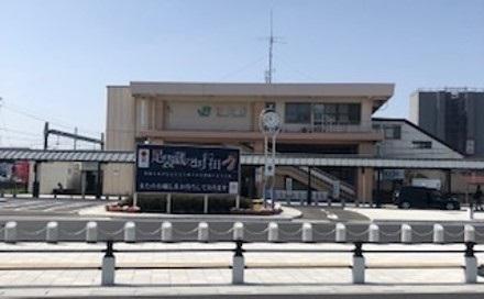 行田駅：800m