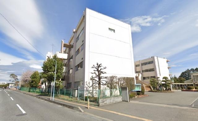 坂戸市立坂戸中学校：1567m