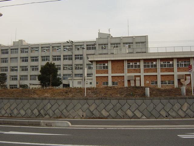 滑川高校：240m