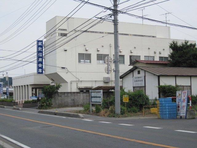 飯能信用金庫日高支店：696m