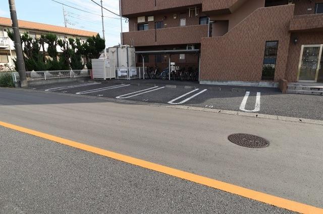 フレグランス（102） 駐車場