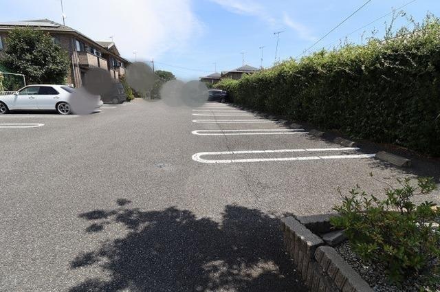 リビングタウン上野台　Ｄ（202） 駐車場