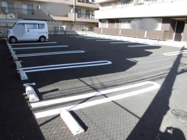 フローラ（203） 駐車場