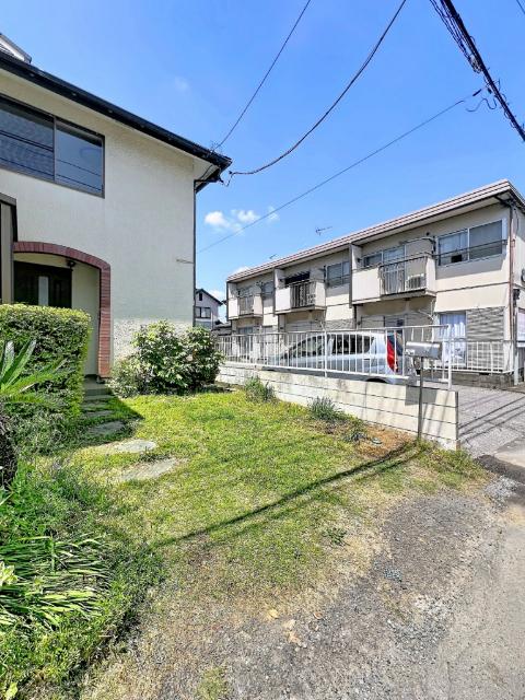 神明町2丁目貸家 駐車場