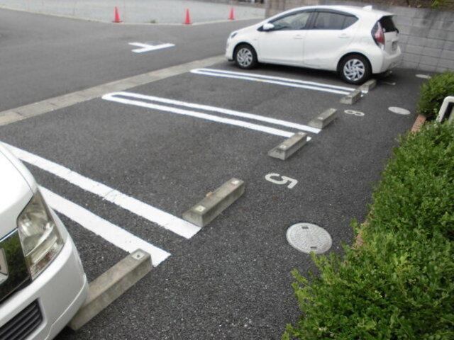 エーデル･ハイム（202） 駐車場