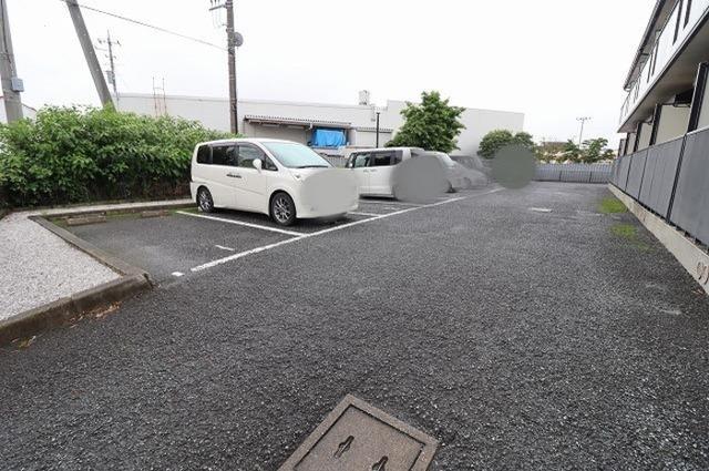 フライハイツラオム（207） 駐車場