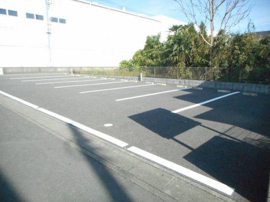 アルベージュ（101） 駐車場