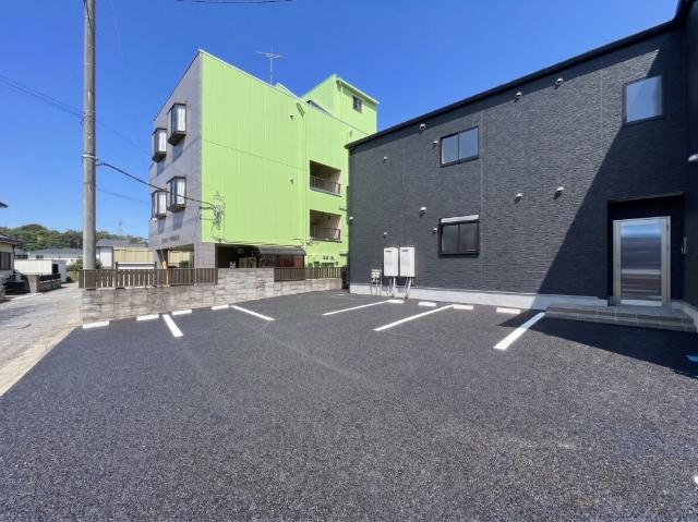 ソーラ（205） 駐車場