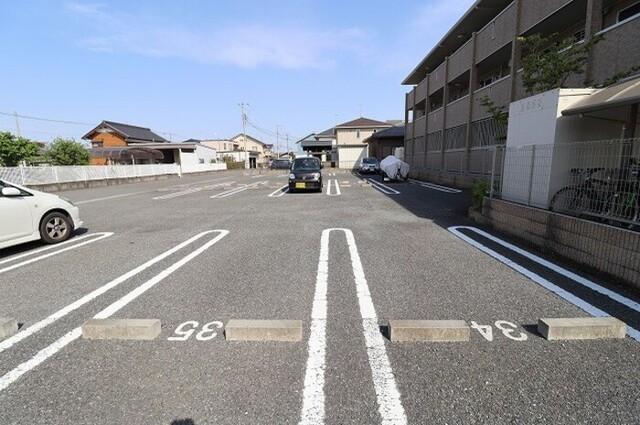 メゾンベール（107） 駐車場