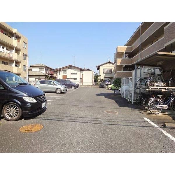ヴェルヴィール幸町 駐車場