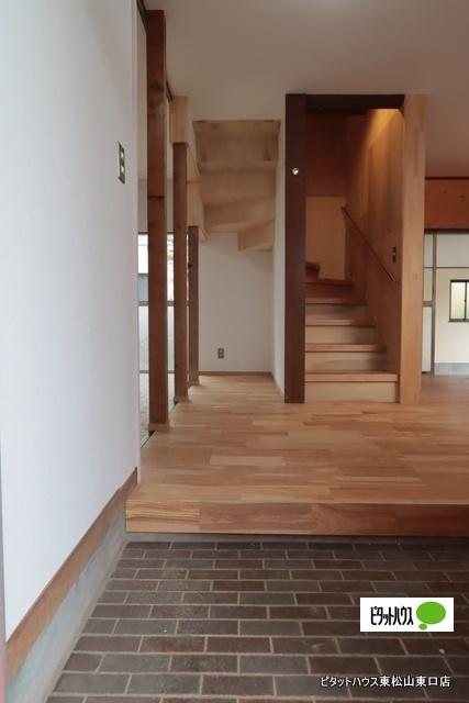 嵐山町志賀　ガレージ付中古戸建 玄関