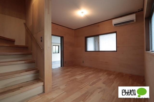 嵐山町志賀　ガレージ付中古戸建 リビング