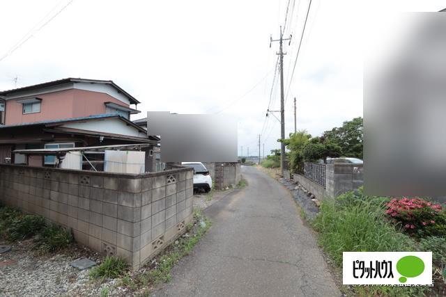 東松山市下野本中古戸建 前面道路含む現地写真