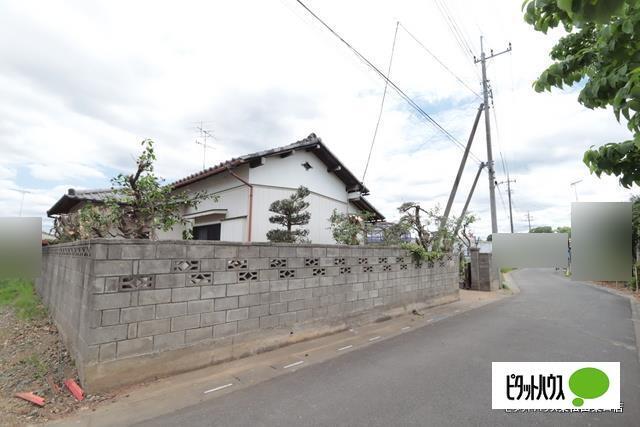 東松山市岡　中古平家建て 前面道路含む現地写真