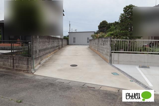 滑川町羽尾　中古戸建 前面道路含む現地写真