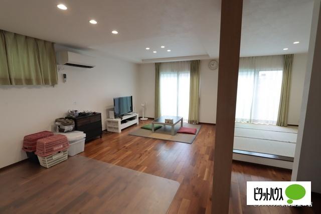 比企郡滑川町大字月輪中古戸建 リビング