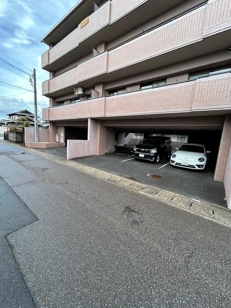 アーバンドリーム森本 駐車場