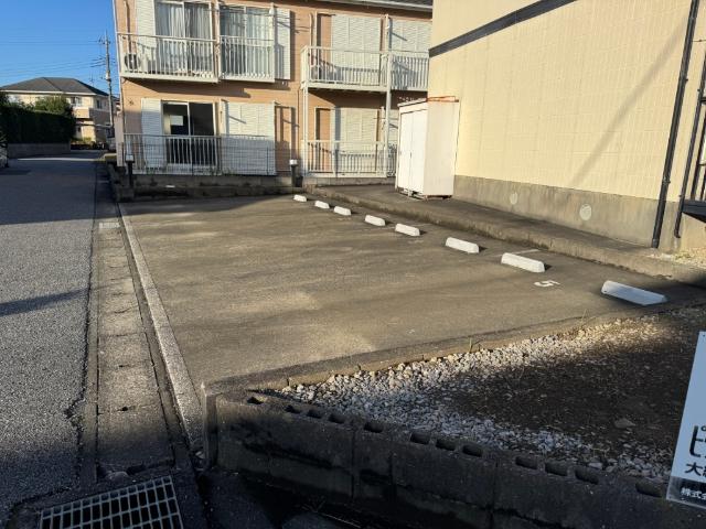 アインハウス（202） 駐車場