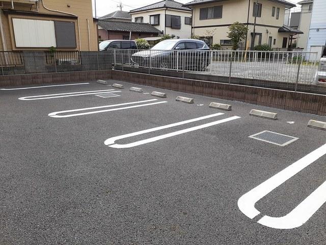 ルーモベルビ・トロア（106） 駐車場