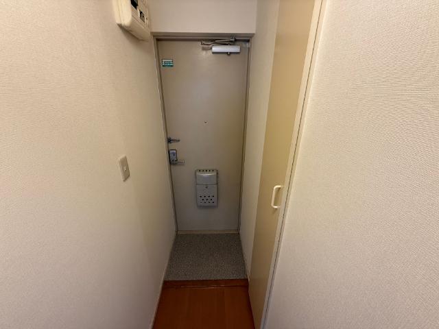 カーサコリーナ（105） 玄関