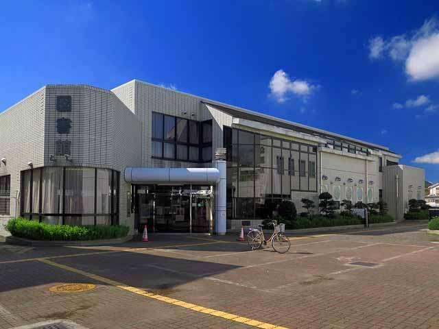 三芳町立中央図書館：810m