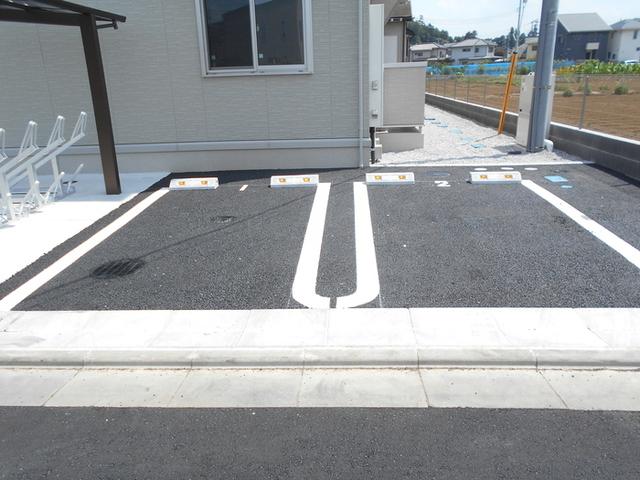プロシード（105） 駐車場