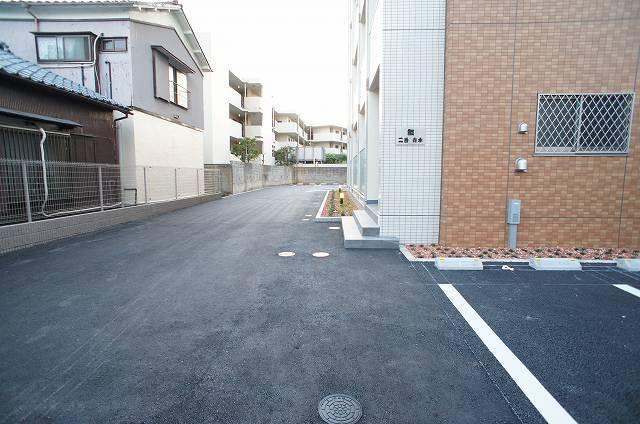 ケヤキ　グランデ（405） 駐車場