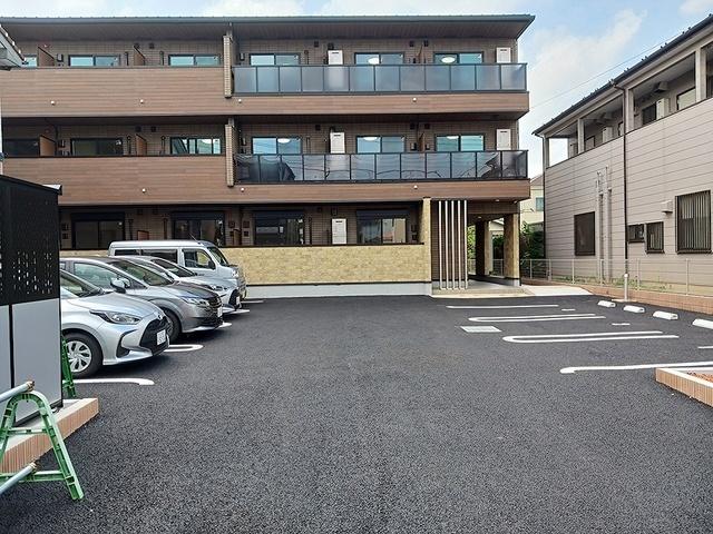 ヒカルサ東川口（103） 駐車場
