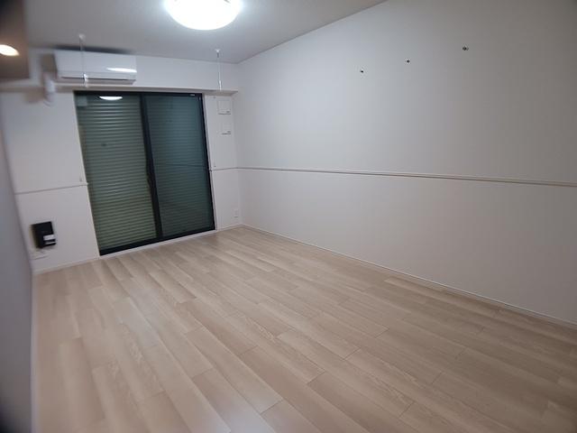ヒカルサ東川口（102） リビング