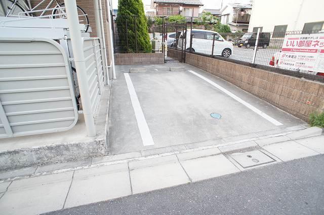 シェーネ（303） 駐車場