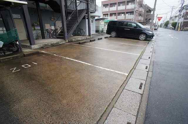 ランデックス戸塚（202） 駐車場
