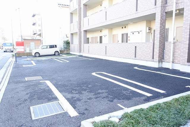ラフィネ　リヴィエール（103） 駐車場