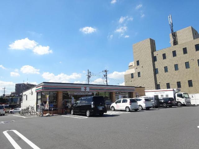 セブンイレブン足立鹿浜店：352m