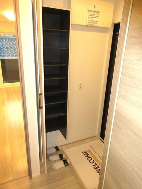 セレスティア高島平（305） 玄関