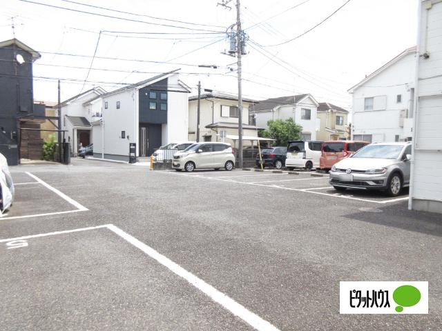 ウイング中丸（B101） 駐車場
