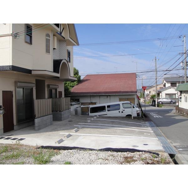 三木市志染町西自由が丘テラスハウス 駐車場