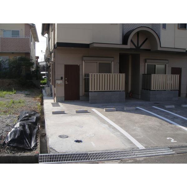 三木市志染町西自由が丘テラスハウス 駐車場