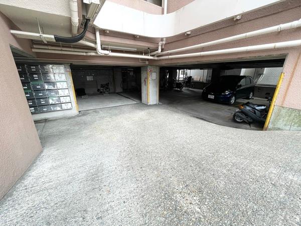 ロイヤル石井 駐車場