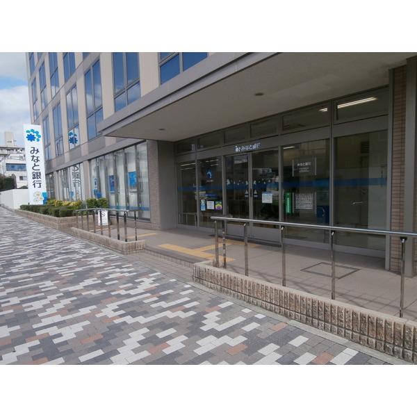 みなと銀行中央市場支店：128m