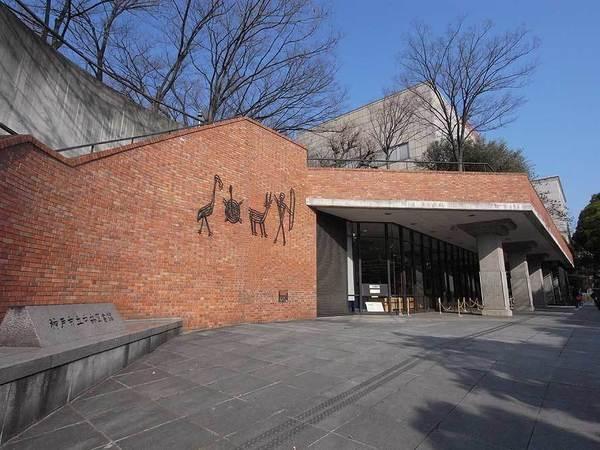 神戸市立中央図書館：852m