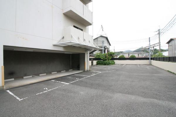 神戸市長田区房王寺町マンション 駐車場
